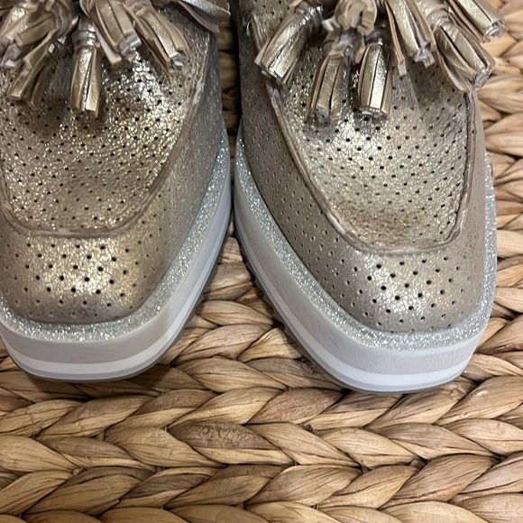 New Johnston & Murphy Gracelyn Tassel Loafer, size 8.5 M. Gold, silver, white. - Picture 7 of 9